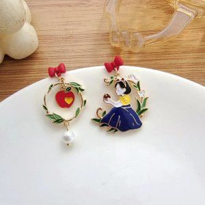 🍏50% OFF/3+...Asymmetrical Snow White and Apple Earrings